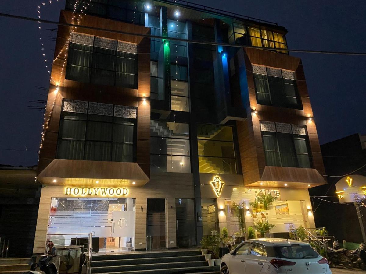 Hotel Hollywood Zirakpur Chandigarh - Family Hotel Eksteriør billede